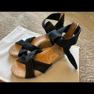 UGG sandals US 7
